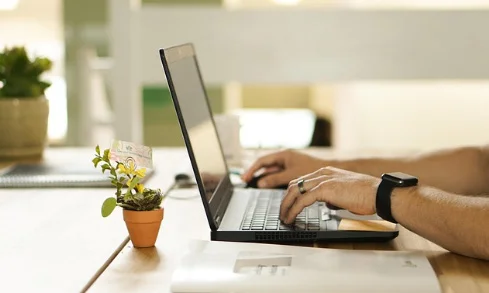 Online bewerben: Formular, E-Mail und typische Fehler